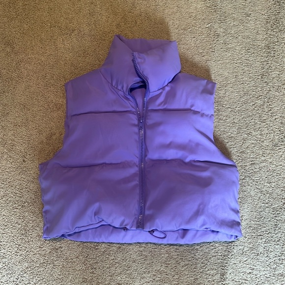 Jackets & Blazers - Woman’s cropped puffer vest
